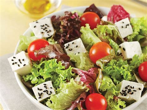 Beyaz Peynirli Marul Salatası Kaç Kalori?